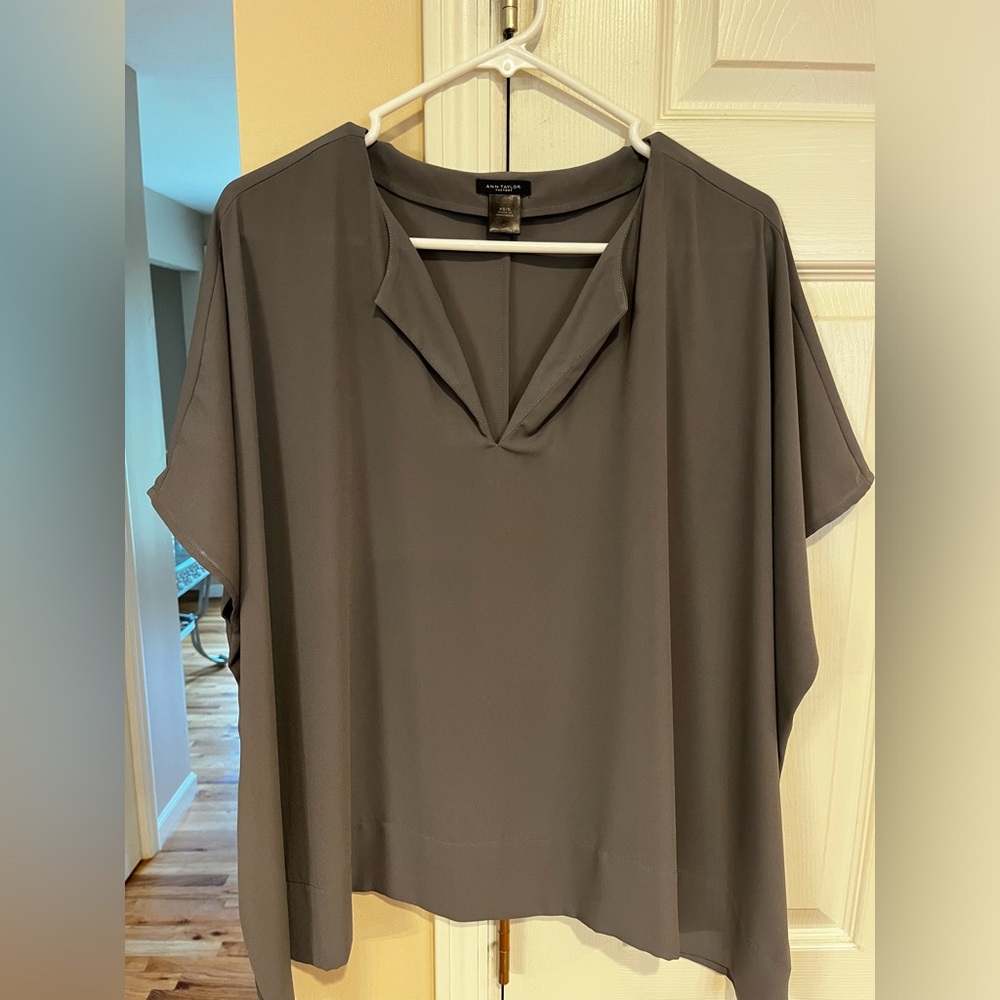 Ann Taylor flowy top